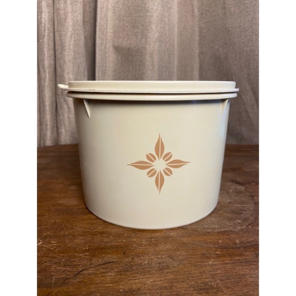 Vintage Tupperware Servalier Canister 235-13 Cream Sunburst Star with Lid 228-35